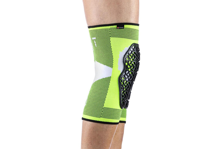 Flow_Knee_Neon_White_2