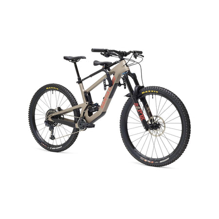 1_1_pro_seat_gen2_right_45_white_background (1)