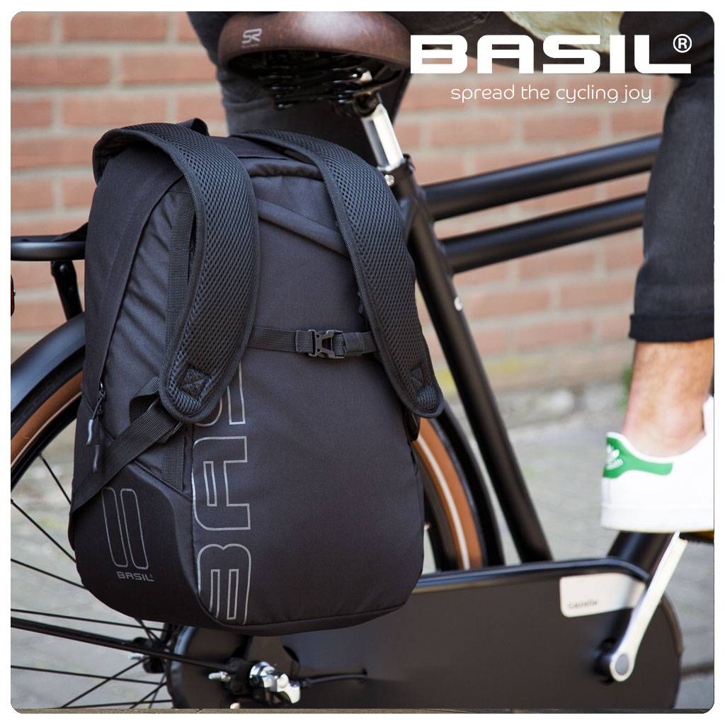 basil-flex-backpack-bicycle-backpack-black hook on