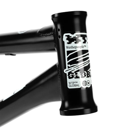 Wethepeople_Global_Frame_Black_4055822558754_websq