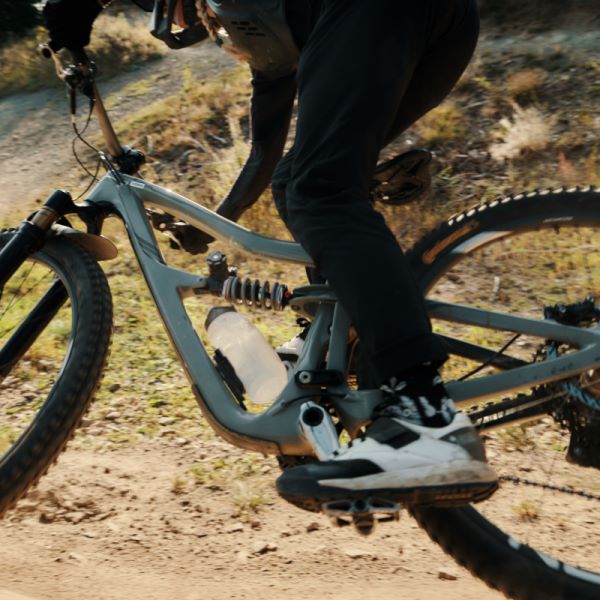 Fidlock 750ml Compact Bottle and Bike Base - Papanui Cycles
