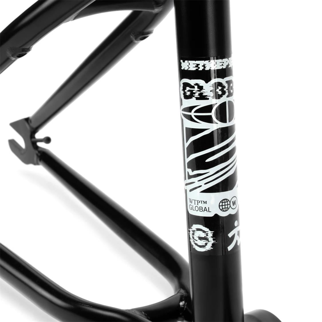 Wethepeople_Global_Frame_Black_4055822558754_websq