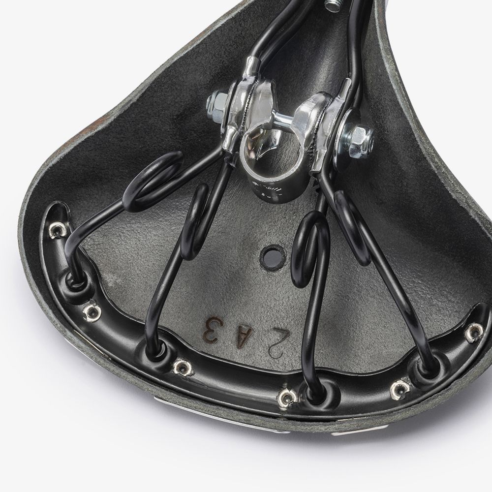 B72 Leather Saddle