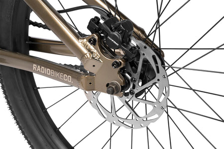 Radio_ GRIFFIN 24_stone bronze_4055822555883_web-1