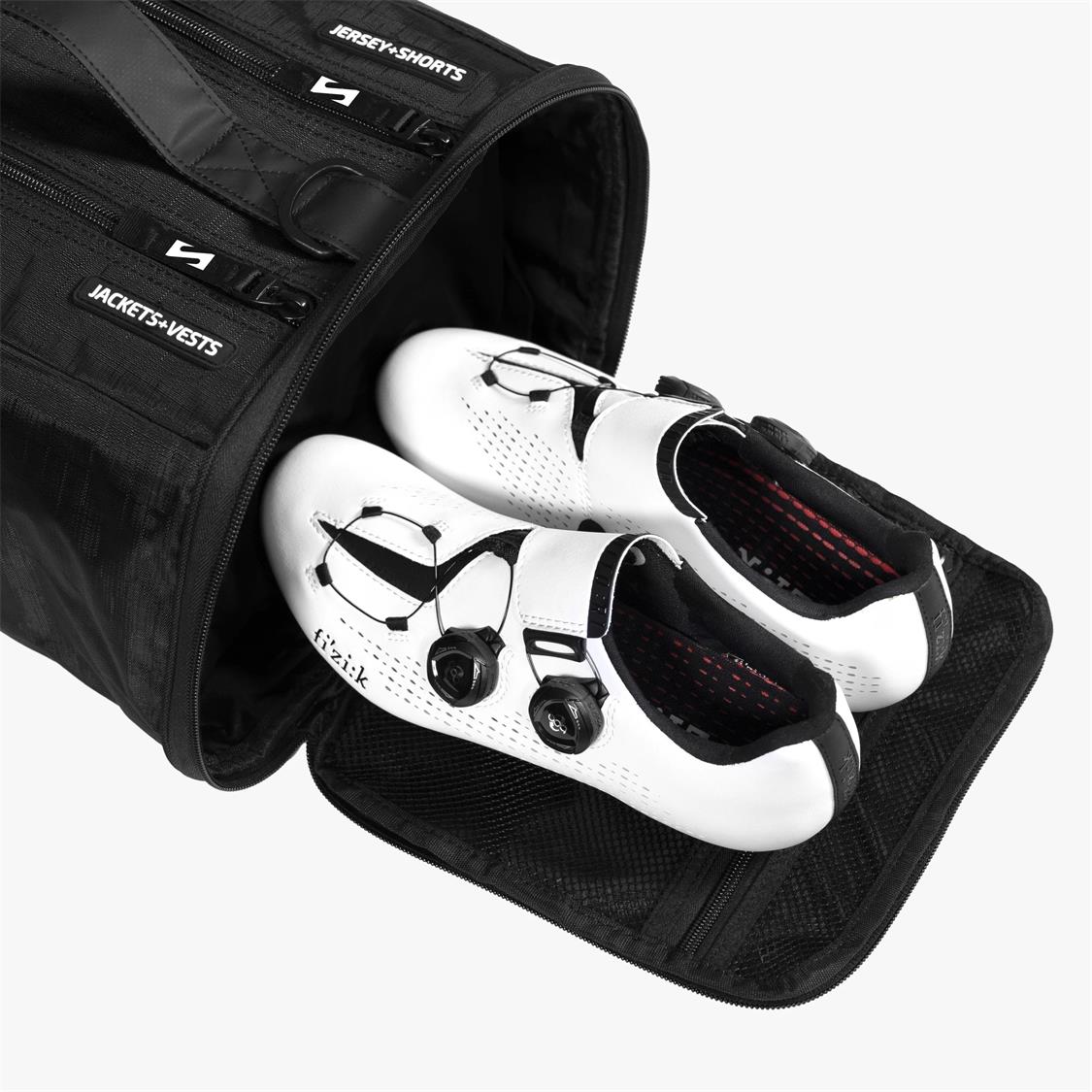 ESSENTIALS_CYCLING_KIT_RACE_DAY_RAIN_BAG_6