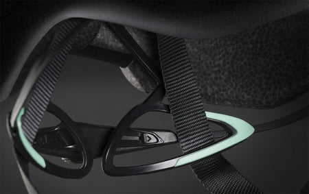 met-manta-mips-rear