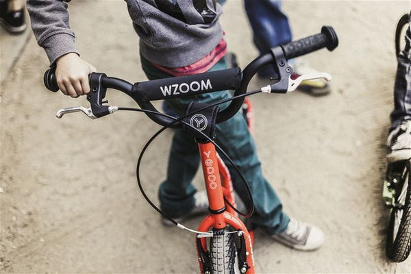 Yedoo Wzoom Scooter 16/12" Red - Lifestyle 2